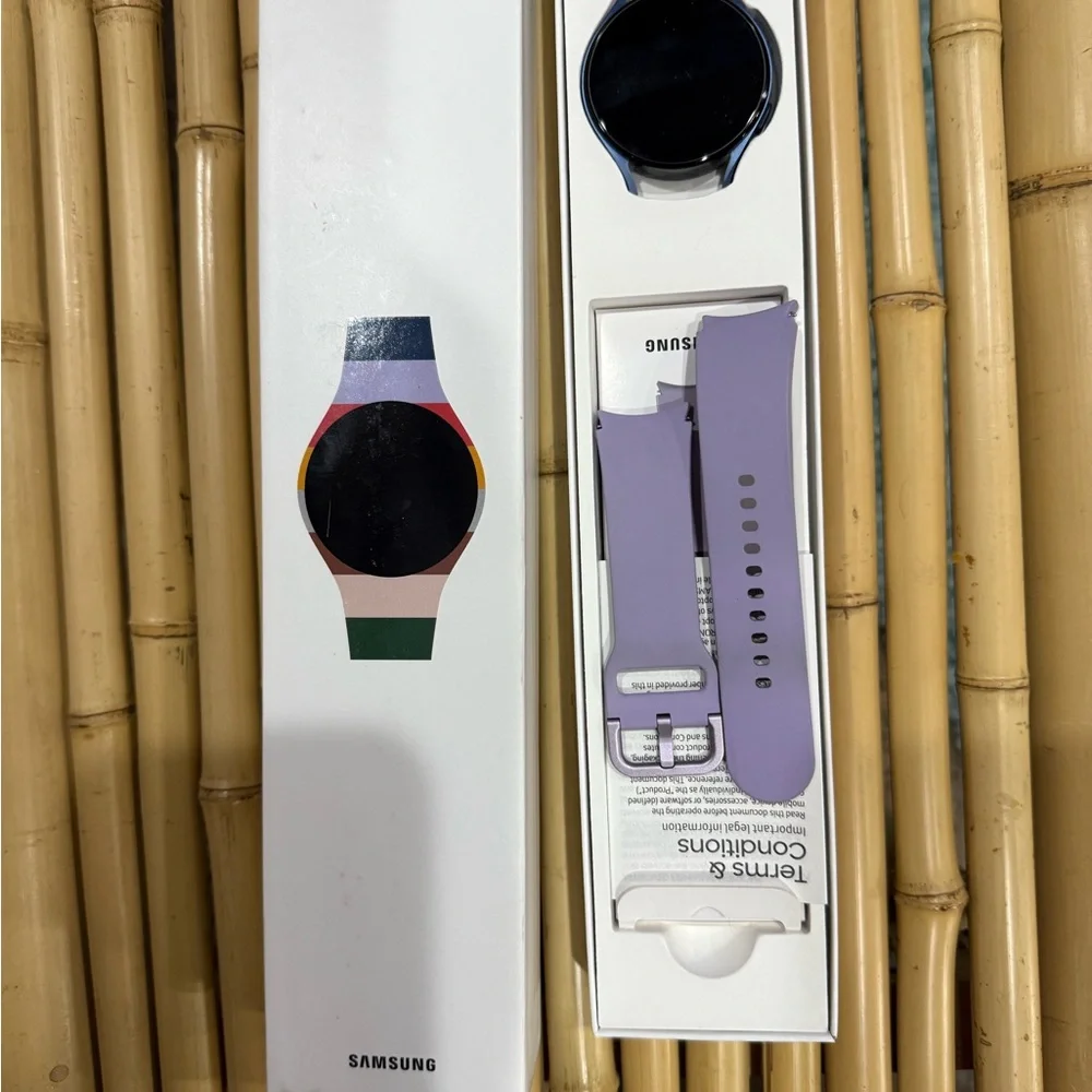 Samsung Galaxy Smartwatch 5 Sapphire with Purple Band